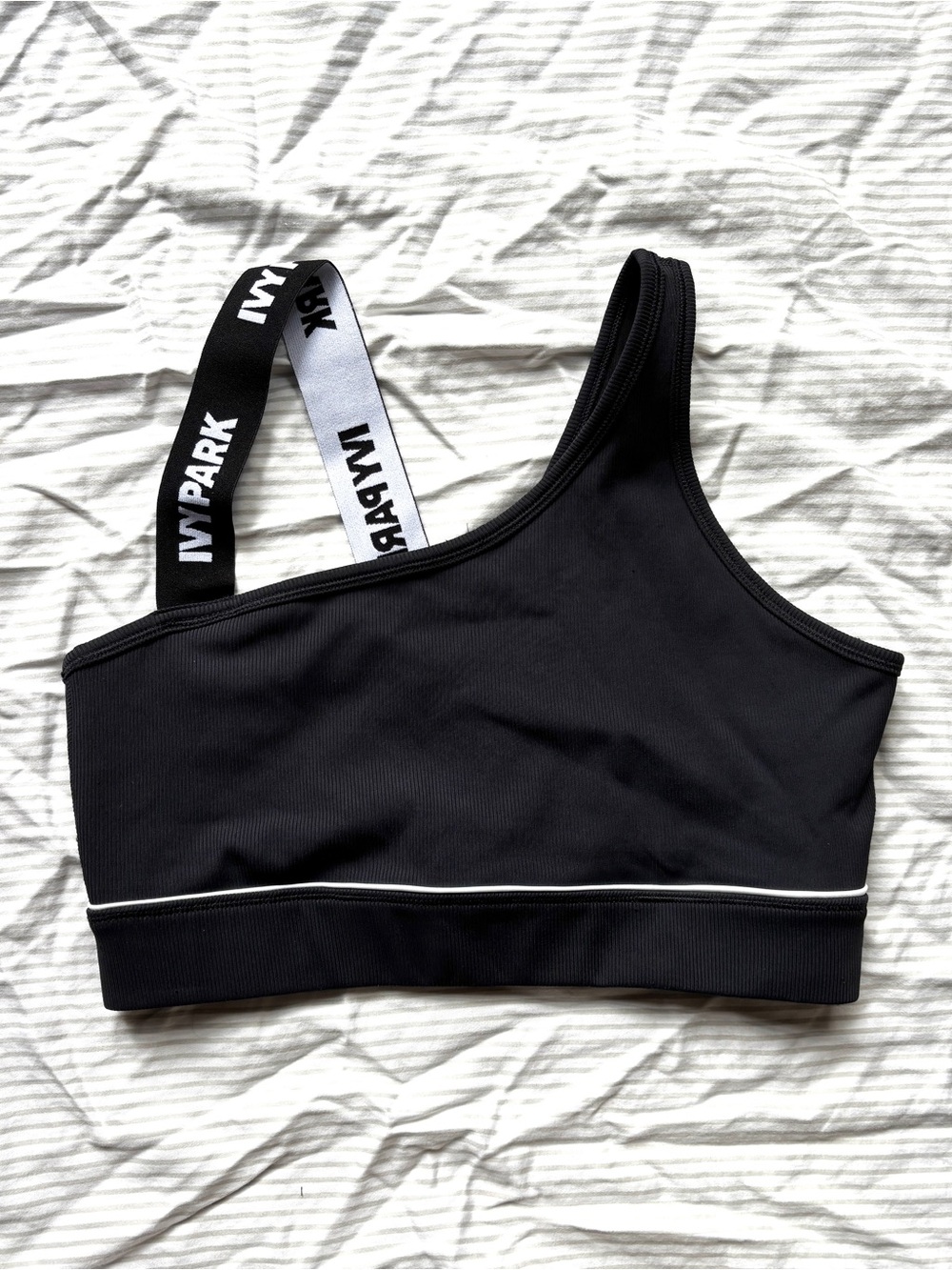 NWOT IVY PARK Sports Bra, size medium in black